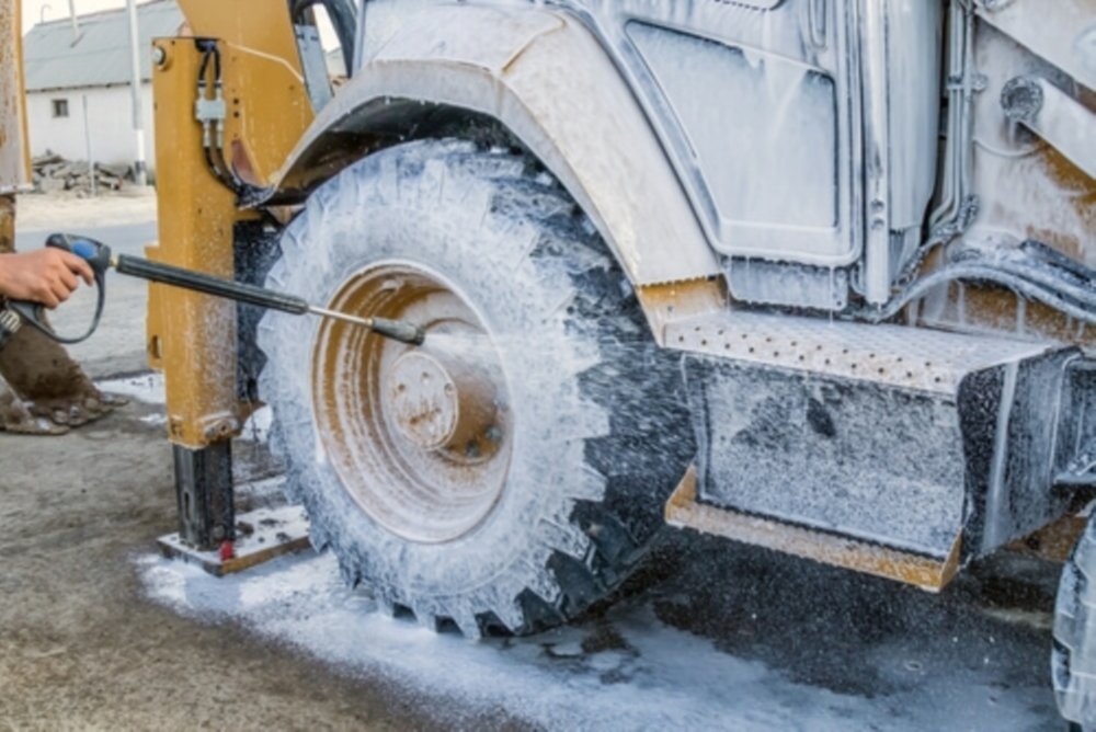 Nettoyage Véhicules Agricoles & Engins de Chantier