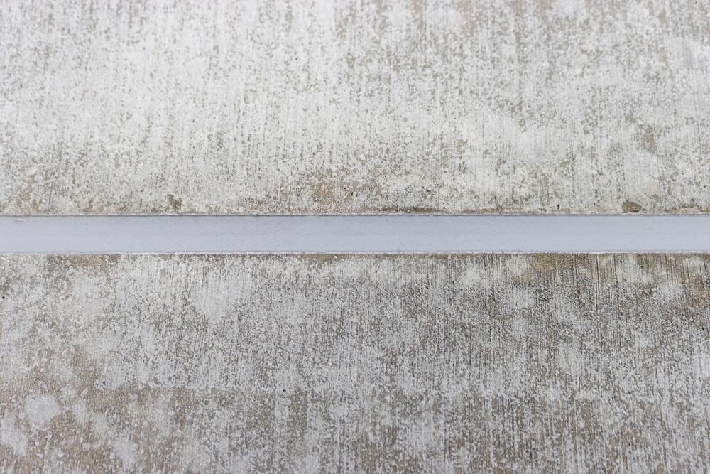 Pose de silicone sur béton