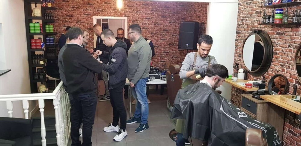 Une Équipe au Service de Votre Style
