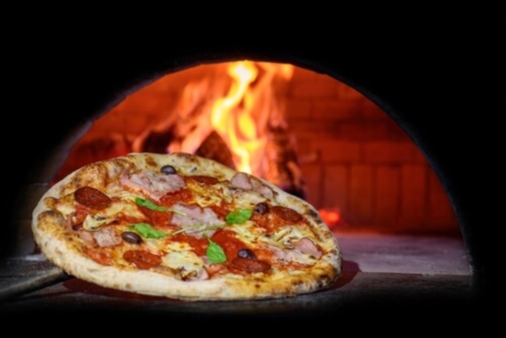 Pizza au feu de bois 