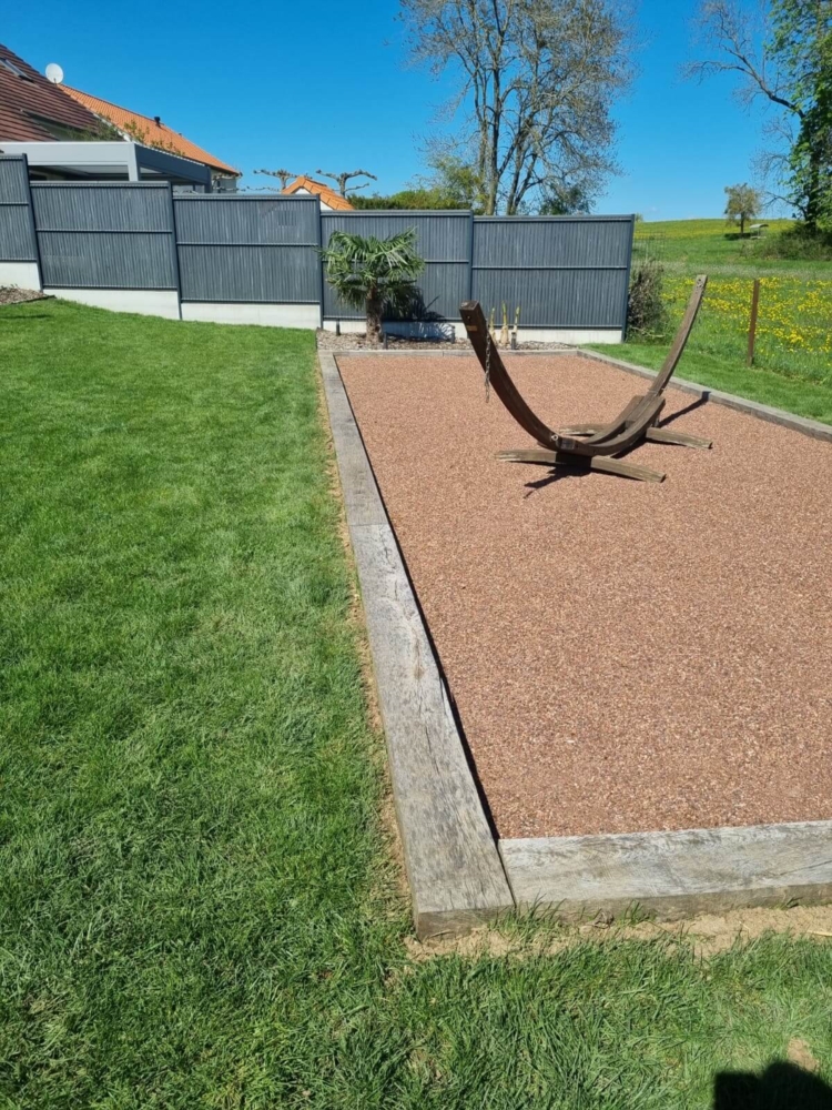Terrain de pétanque : la pièce manquante de votre jardin.