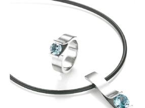 Bague et collier, acier