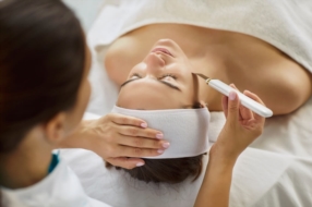 Les soins du visage – L’alliance entre science et relaxation