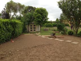 Fourniture et pose de gazon en rouleaux, installation des abris de jardin