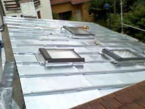 Toit en joint debout en zinc