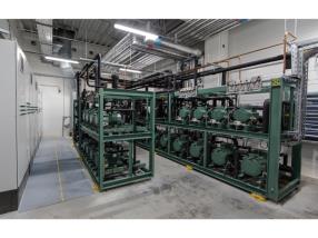 Machine room for CO2-critical cooling with 2 combined sets