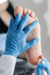 Prendre soin de ses pieds : un geste essentiel pour la santé