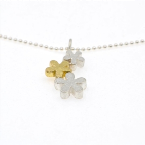 Pendentif trois petites fleurs