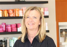 Marie-Claude - Podium Artisans Coiffeurs - Salon de coiffure - Coiffeuse - Long court - Noemie - Paula - Dessanges - Paola