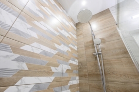 Sols, sanitaires et travaux structurels : des bases solides 