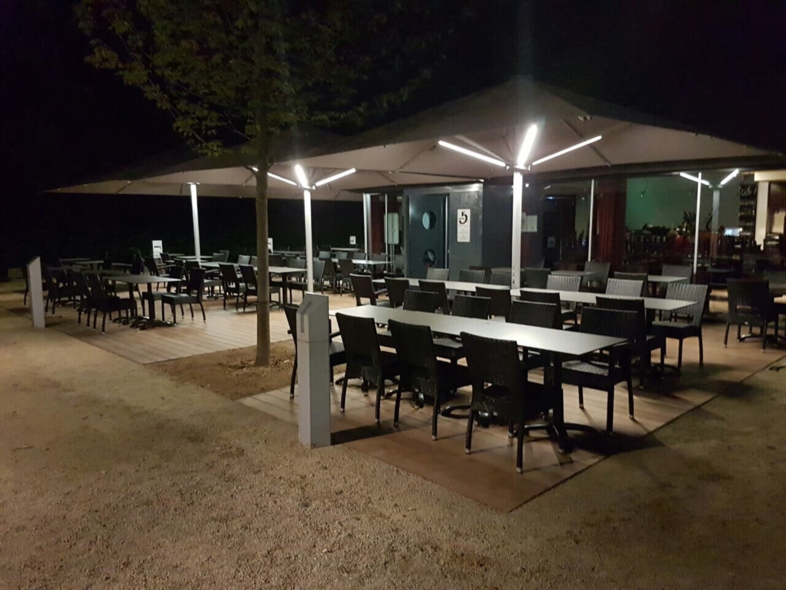 Resto-Bistro Club 5 am Park