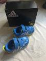 Adidas enfant taille 22